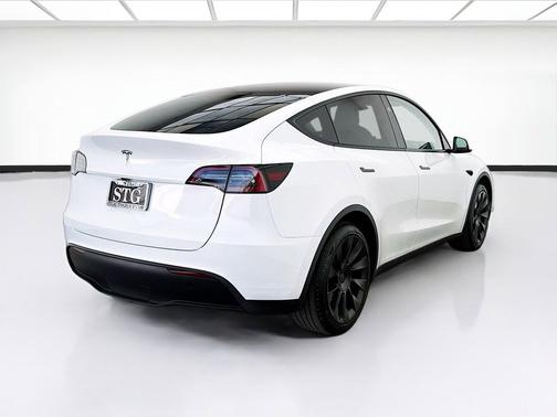 Pearl White Multi-Coat 2023 Tesla Model Y RWD
