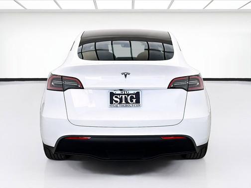 Pearl White Multi-Coat 2023 Tesla Model Y RWD