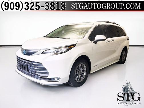 Blizzard Pearl 2021 Toyota Sienna XLE 7 Passenger