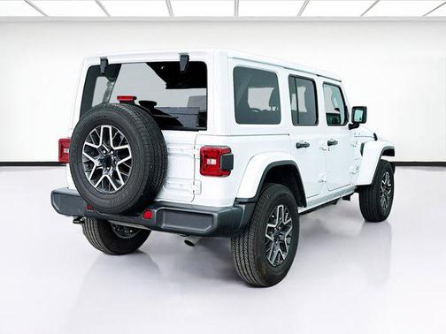 2024 Jeep Wrangler 4-Door Sahara 4x4