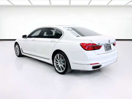 White Metallic 2018 BMW 750 i xDrive