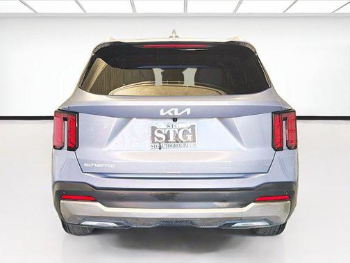 Everlasting Silver 2025 Kia Sorento S