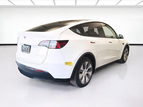 Pearl White Multi-Coat 2022 Tesla Model Y Long Range Dual Motor All-Wheel Drive