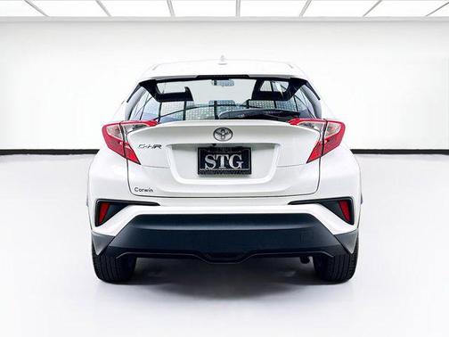 Blizzard Pearl 2021 Toyota C-HR XLE