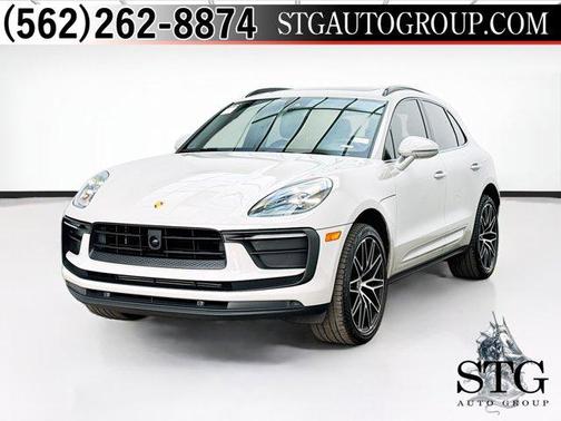 Chalk 2023 Porsche Macan Macan