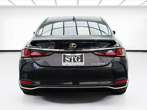 2024 Lexus ES 300h Base