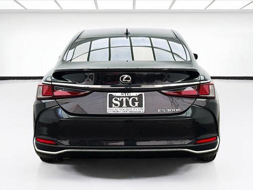 2024 Lexus ES 300h Base