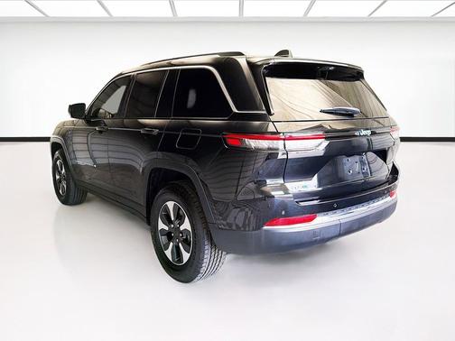 Diamond Black Crystal Pearlcoat 2023 Jeep Grand Cherokee 4xe Base