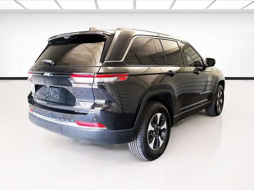 Diamond Black Crystal Pearlcoat 2023 Jeep Grand Cherokee 4xe Base