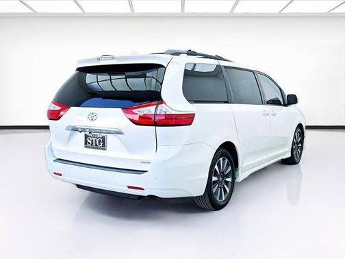 2019 Toyota Sienna Limited Premium