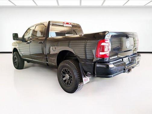 Diamond Black Crystal Pearlcoat 2023 RAM 2500 Laramie Crew Cab 4x4 6'4' Box