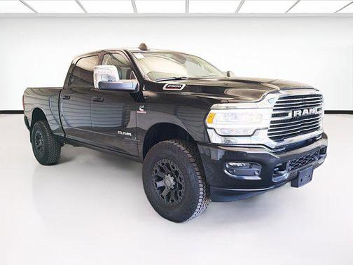Diamond Black Crystal Pearlcoat 2023 RAM 2500 Laramie Crew Cab 4x4 6'4' Box