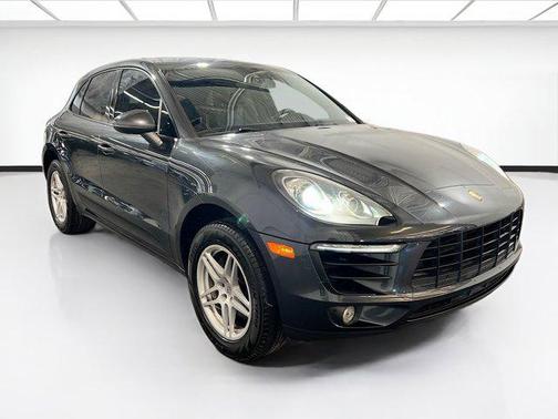 Volcano Grey Metallic 2017 Porsche Macan Macan