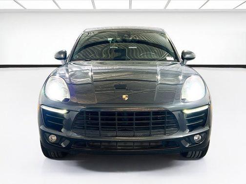 Volcano Grey Metallic 2017 Porsche Macan Macan