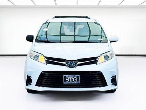 2019 Toyota Sienna LE