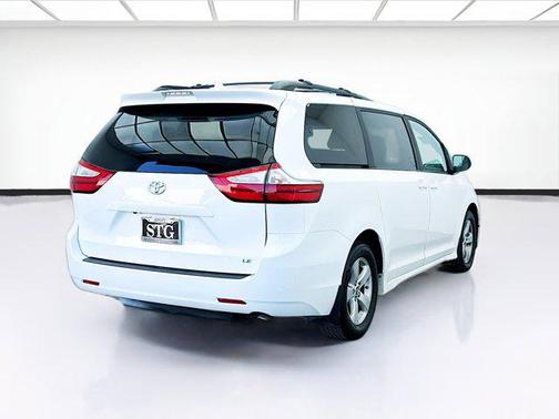 2019 Toyota Sienna LE