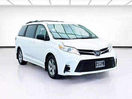 2019 Toyota Sienna LE