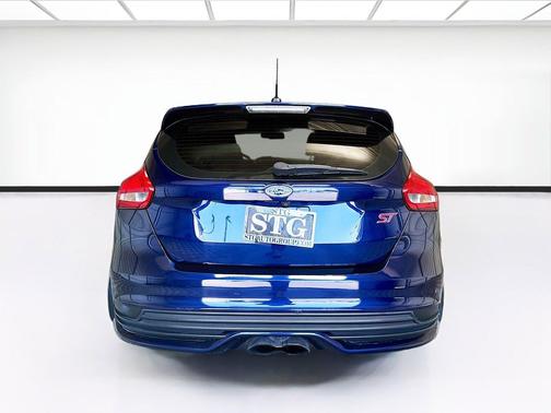 Kona Blue Metallic 2017 Ford Focus ST