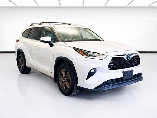 2022 Toyota Highlander Hybrid XLE
