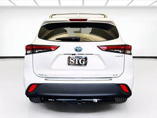 2022 Toyota Highlander Hybrid XLE