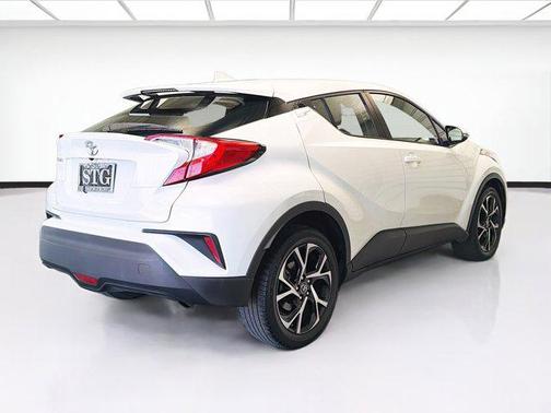 Blizzard Pearl 2018 Toyota C-HR XLE Premium