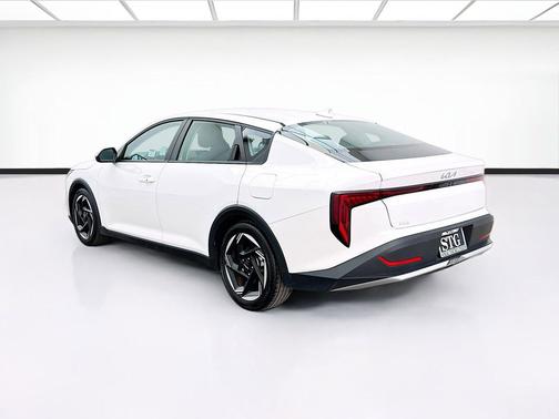 Snow White Pearl 2025 Kia K4 EX