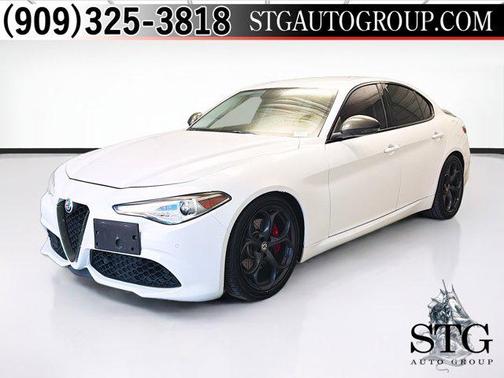 Trofeo White Tri-Coat 2017 Alfa Romeo Giulia Ti