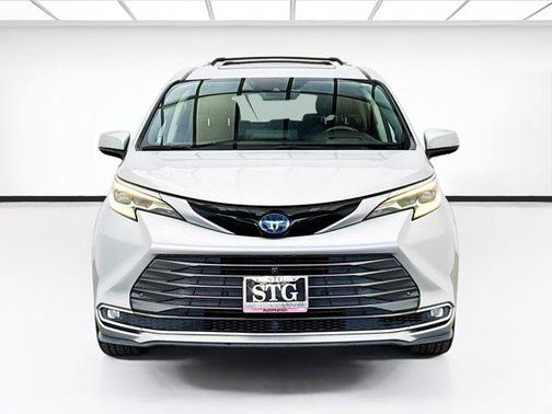 Celestial Silver Metallic 2021 Toyota Sienna Platinum 7 Passenger