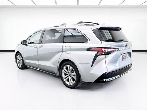 Celestial Silver Metallic 2021 Toyota Sienna Platinum 7 Passenger