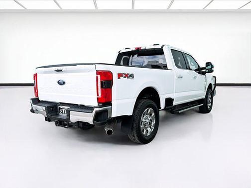Oxford White 2024 Ford F-250 Lariat
