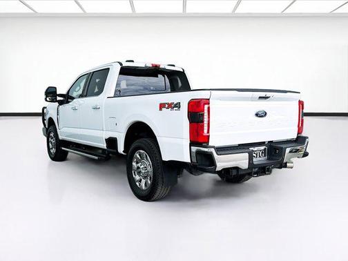 Oxford White 2024 Ford F-250 Lariat