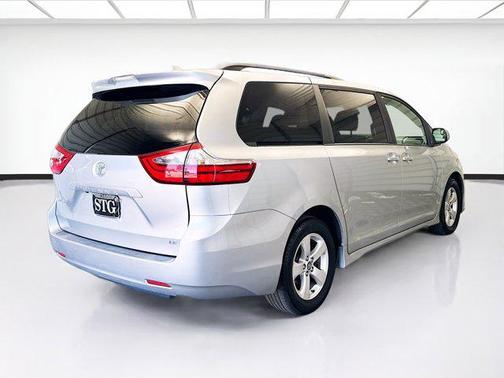2020 Toyota Sienna LE