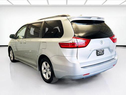 2020 Toyota Sienna LE
