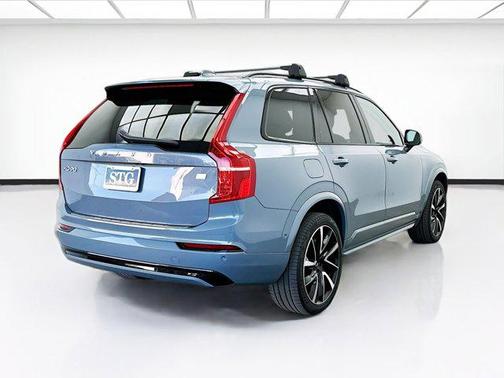 2023 Volvo XC90 Recharge Plug-In Hybrid T8 Plus Dark Theme 7-Seater