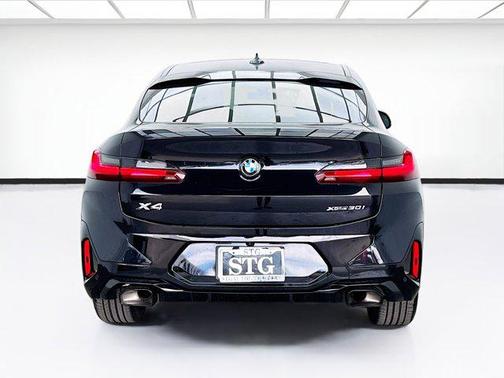 2023 BMW X4 xDrive30i