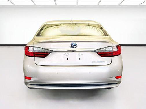 2017 Lexus ES 300h Base