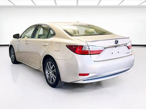 2017 Lexus ES 300h Base