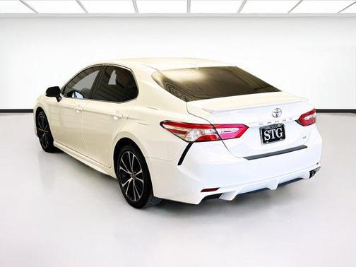 2020 Toyota Camry SE