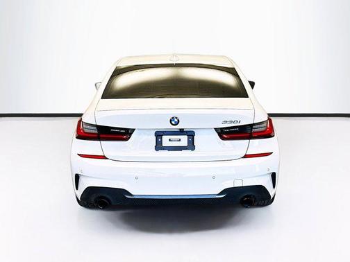 Alpine White 2022 BMW 330 330i