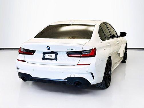 Alpine White 2022 BMW 330 330i