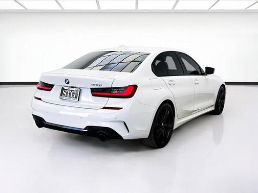 Alpine White 2022 BMW 330 330i