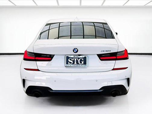 Alpine White 2022 BMW 330 330i