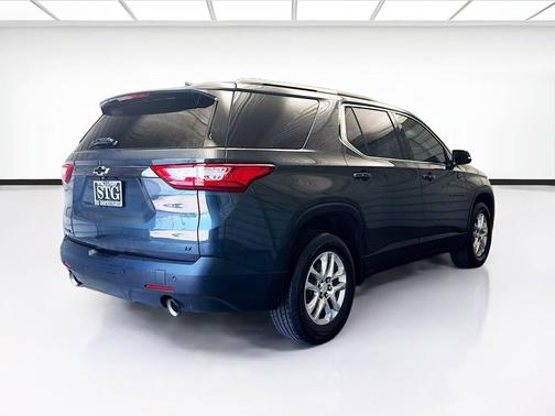 Graphite Metallic 2019 Chevrolet Traverse LT Cloth