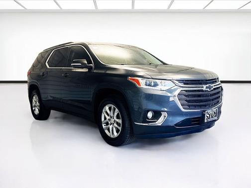 Graphite Metallic 2019 Chevrolet Traverse LT Cloth