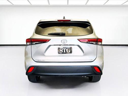 2022 Toyota Highlander LE