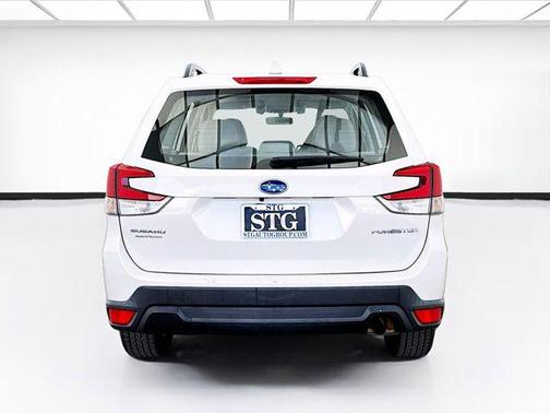 Crystal White Pearl 2020 Subaru Forester Base