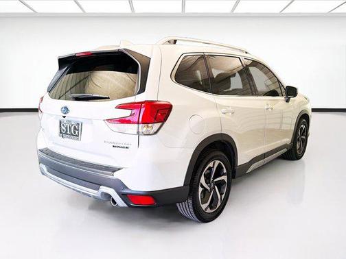 Crystal White Pearl 2022 Subaru Forester Touring