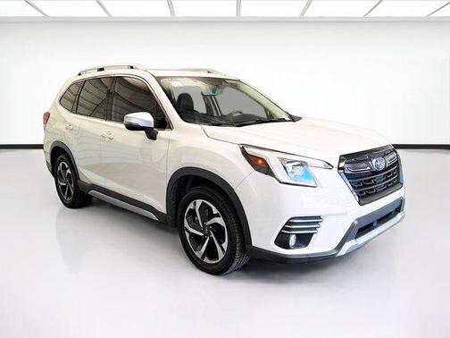 Crystal White Pearl 2022 Subaru Forester Touring