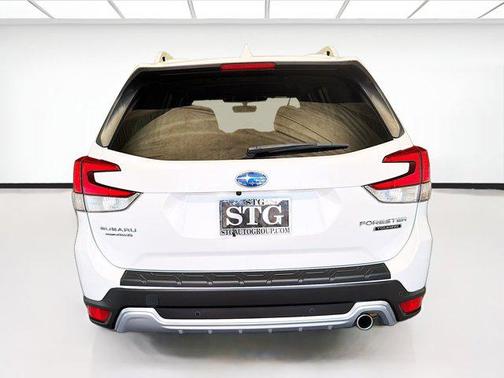 Crystal White Pearl 2022 Subaru Forester Touring