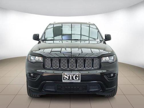 Photo 2 of 25 of 2020 Jeep Grand Cherokee Altitude